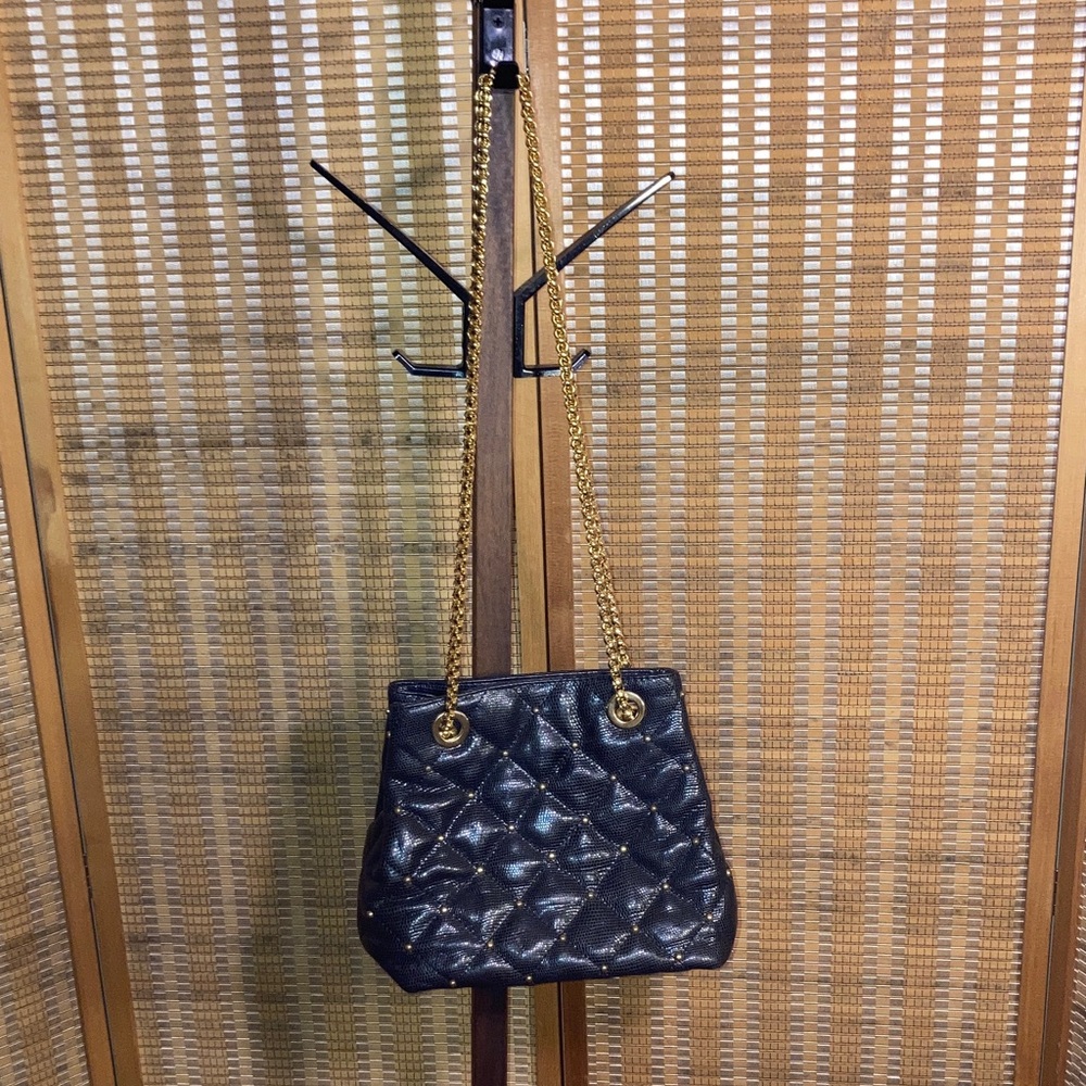 Vintage Black Quilted Shoulder Bag with Gold Chain Accents - Picture 6 of 11